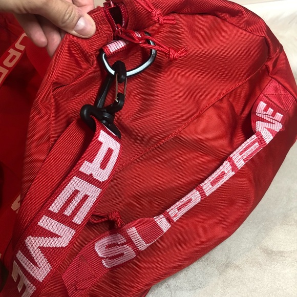 SOLD! Auth Supreme 2018 Duffle NWT - Picture 6 of 8